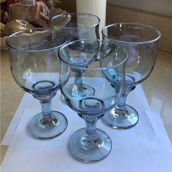 Vintage set of four gorgeous blue 12 ounce stemmed glasses - Picture 3 of 5